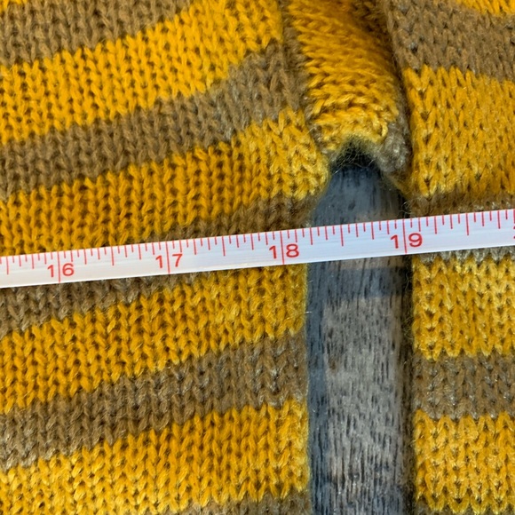 🌺NWT striped sweater🌺 - Picture 3 of 3